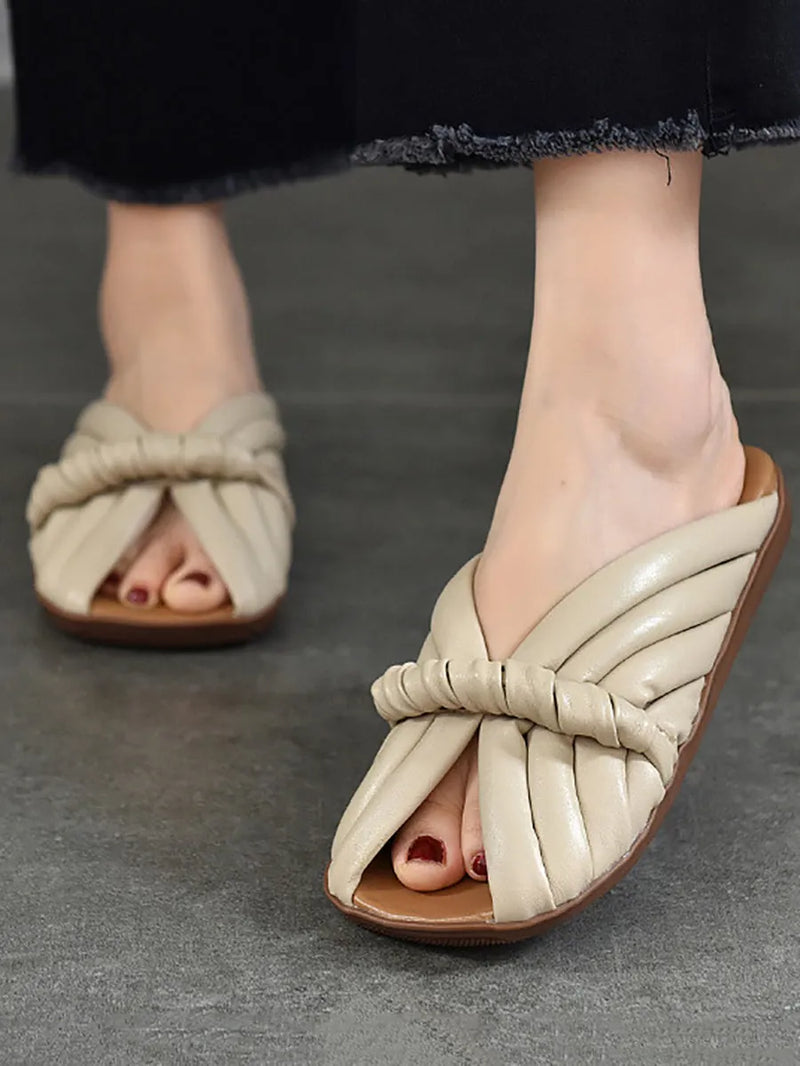 Effortlessly Elegant Slippers with a Timeless Design