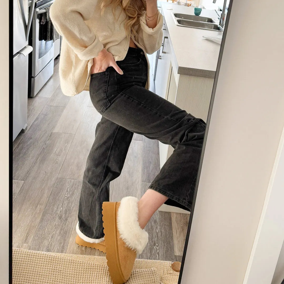 Finely Styled Slippers with a Classic Vintage Look