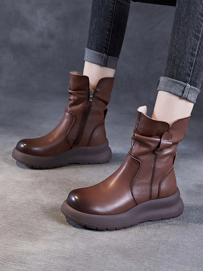 Effortlessly Elegant Boots with a Timeless Design