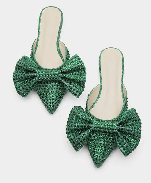 Effortlessly Elegant Heels with a Timeless Design