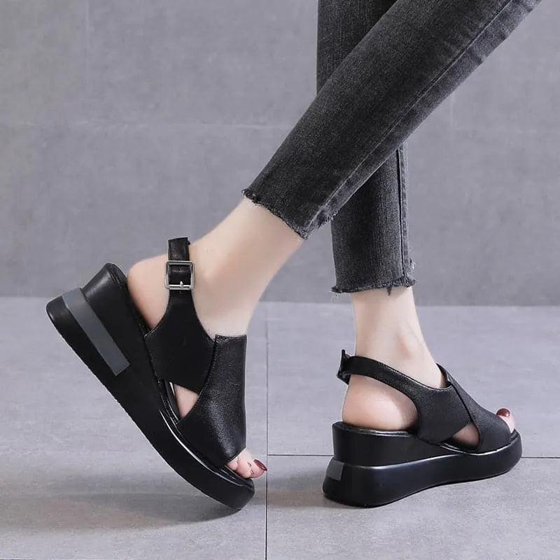 Effortlessly Elegant Heels with a Timeless Design