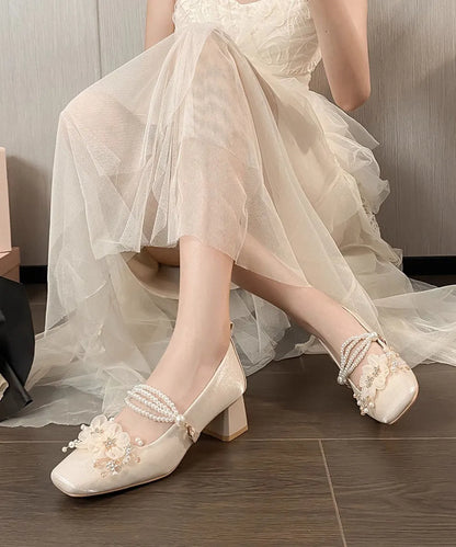 Effortlessly Elegant Shoes with a Timeless Design