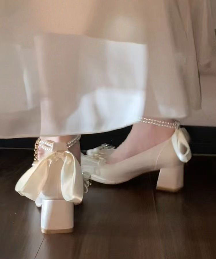 Effortlessly Elegant Shoes with a Timeless Design