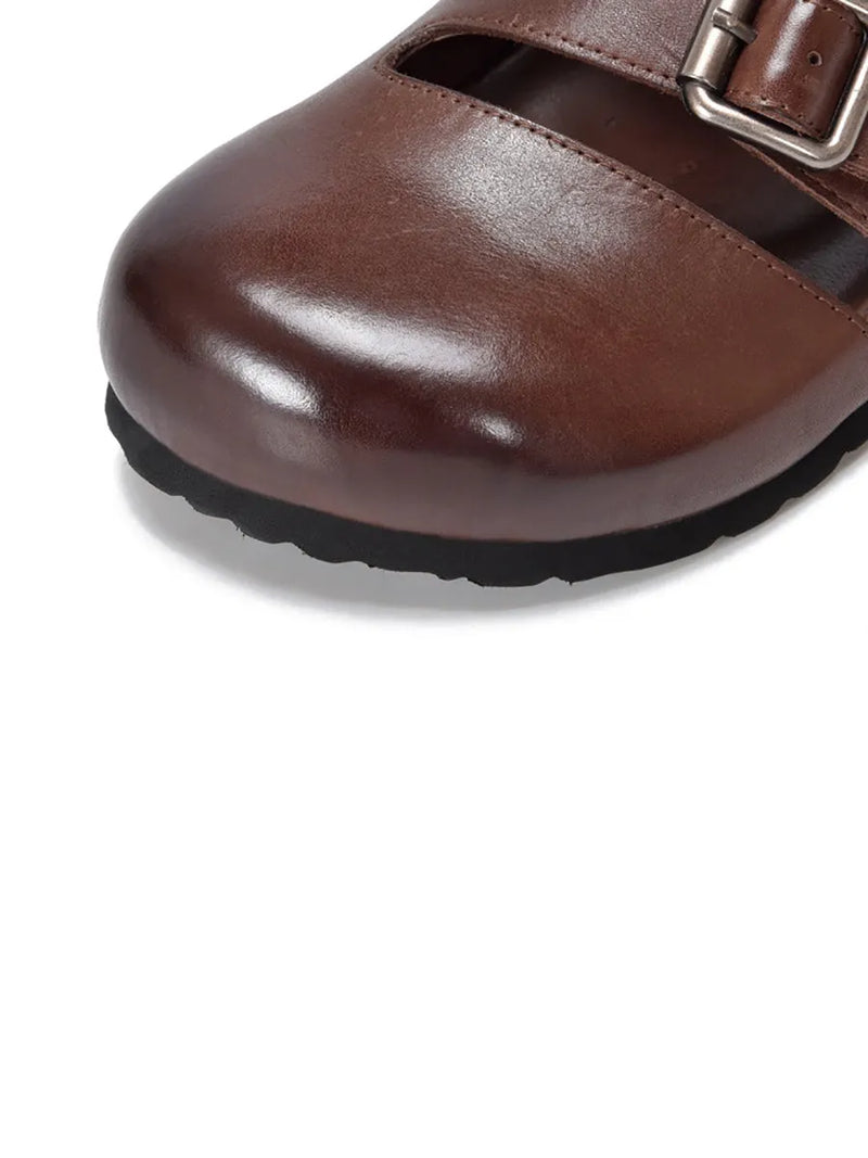 Effortlessly Elegant Slippers with a Timeless Design