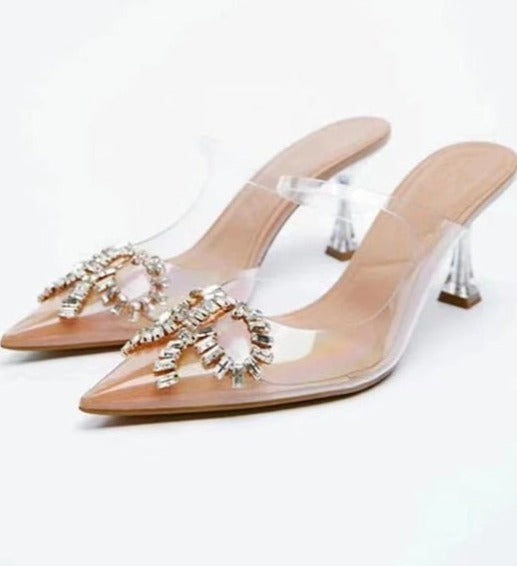 Effortlessly Elegant Heels with a Timeless Design