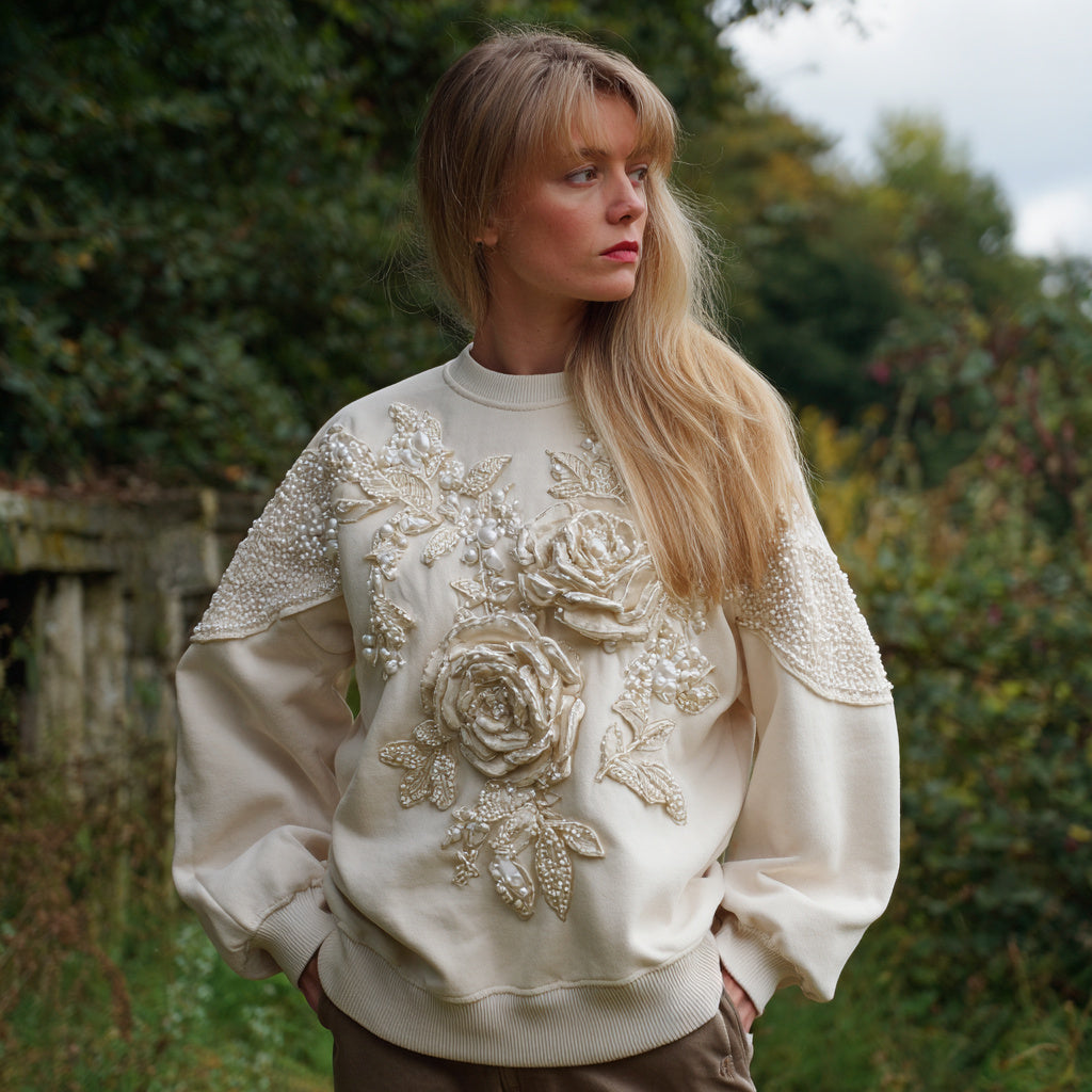 Women's White Rose Embroidery Art Round Neck Casual Sweatshirt elevenforest