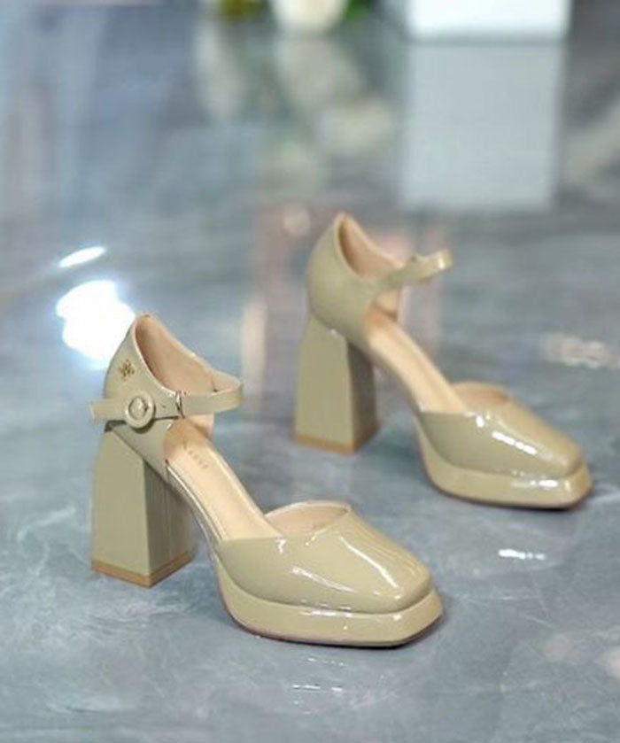 Elegantly Styled Heels for Everyday Wear