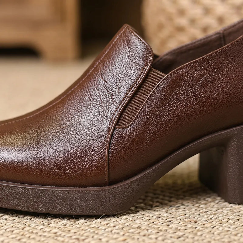 Effortlessly Elegant Heels with a Timeless Design