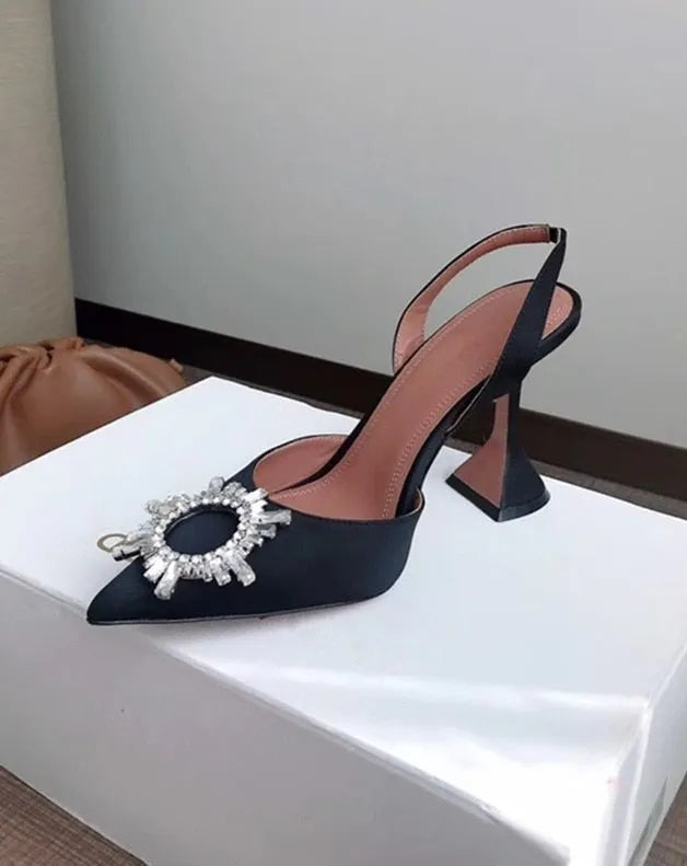 Effortlessly Elegant Heels with a Timeless Design