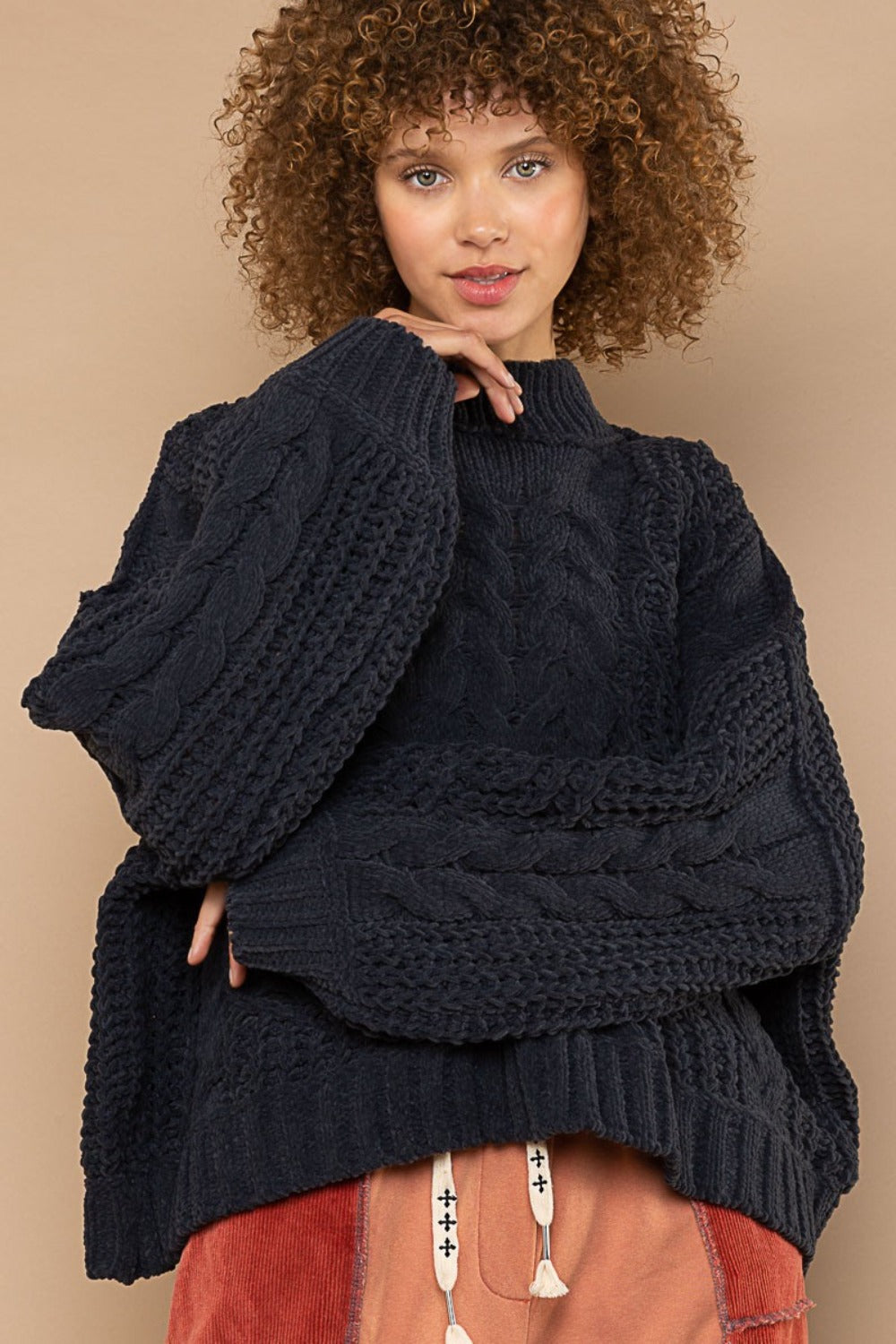 Oriana® | POL sweater with stand-up collar and cable pattern
