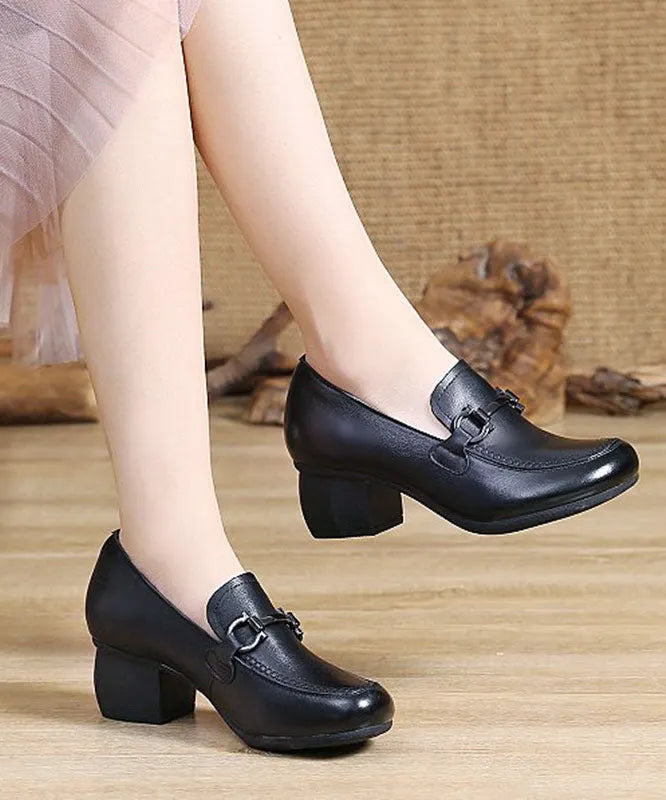 Effortlessly Elegant Heels with a Timeless Design