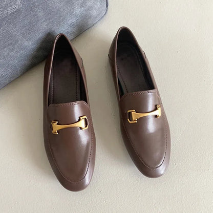 Effortlessly Elegant Slippers with a Timeless Design