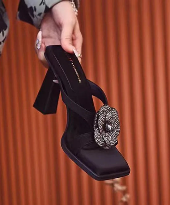 Effortlessly Elegant Sandals with a Timeless Design