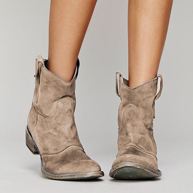 Tailor-made and comfortable orthopaedic boots