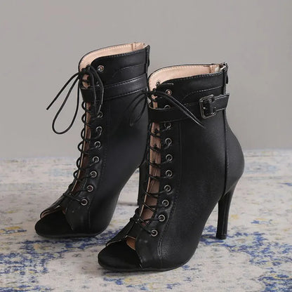 Classic Vintage Shoes with a Flattering Fit