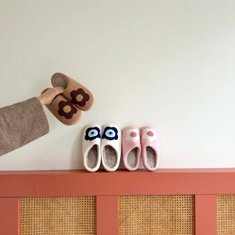 Elegantly Styled Slippers for Everyday Wear