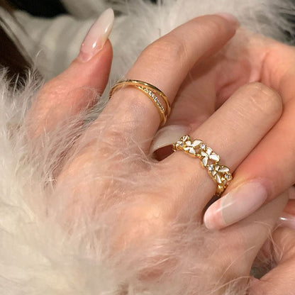 Fluttermist Ring in White