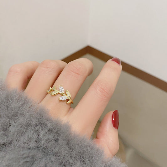 [] Golden Leaves Ring