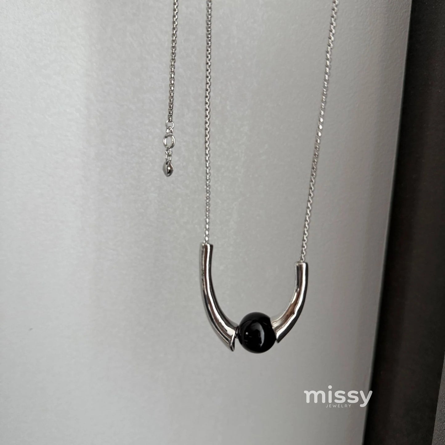 Sullivan Asymmetric Agate Horn Necklace