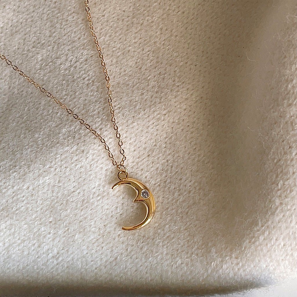 [] Moon Necklace