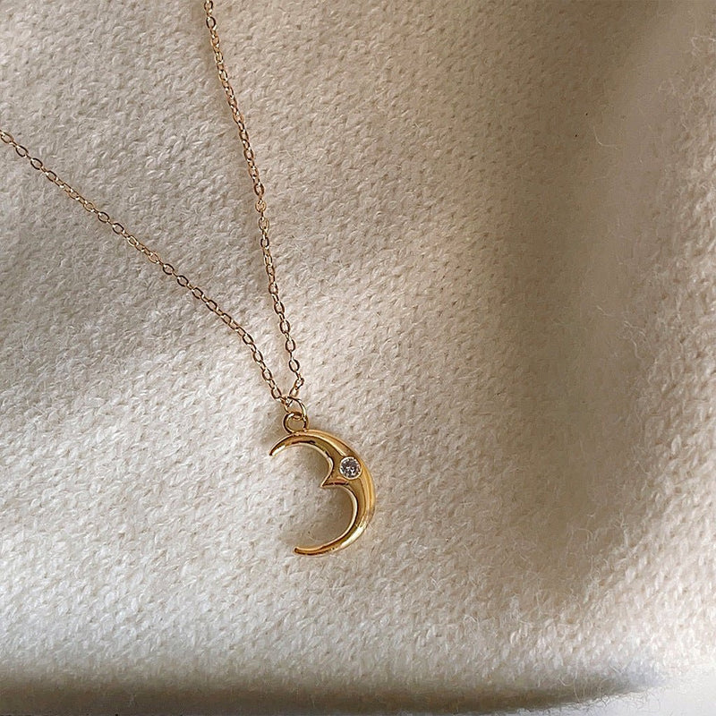 [] Moon Necklace