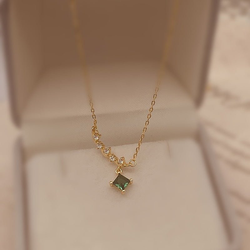 Verdant Emerald Necklace in Gold